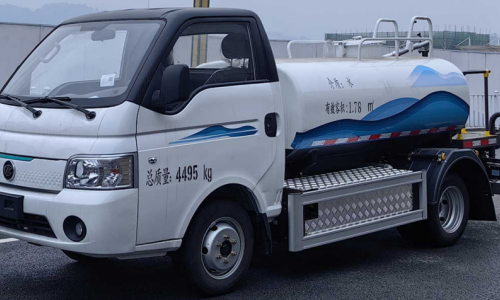 藍(lán)牌純電動2.5噸灑水車