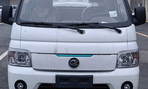 藍(lán)牌純電動2.5噸灑水車